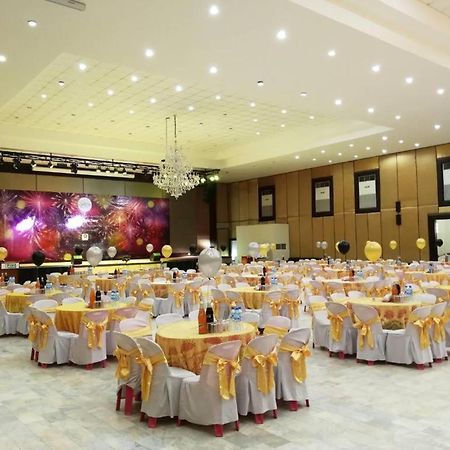 The Pine Resort Pathumthani Kültér fotó