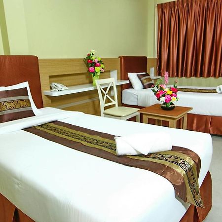 The Pine Resort Pathumthani Kültér fotó