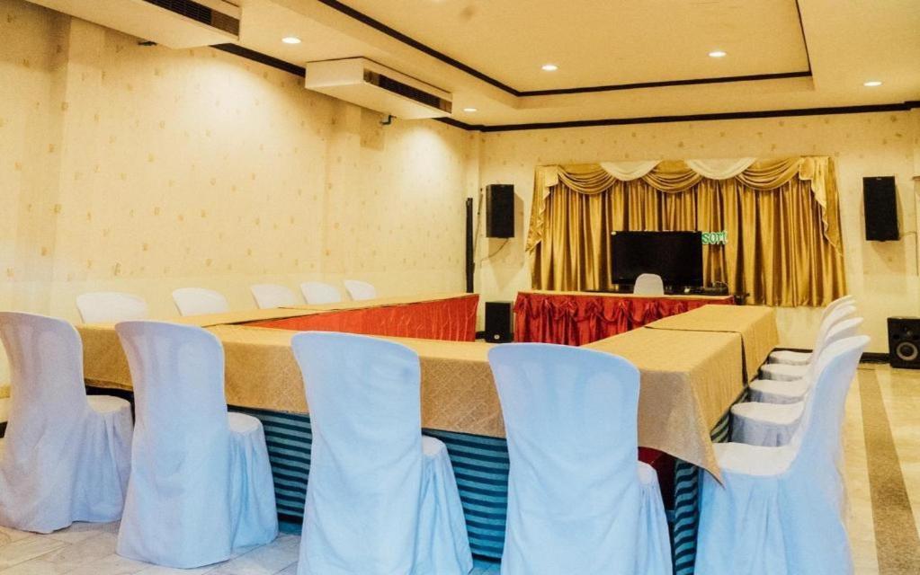 The Pine Resort Pathumthani Kültér fotó
