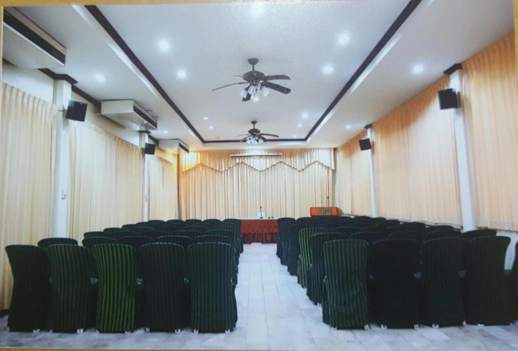 The Pine Resort Pathumthani Kültér fotó