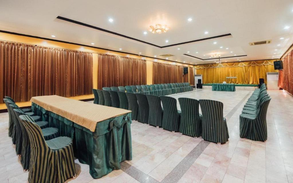 The Pine Resort Pathumthani Kültér fotó