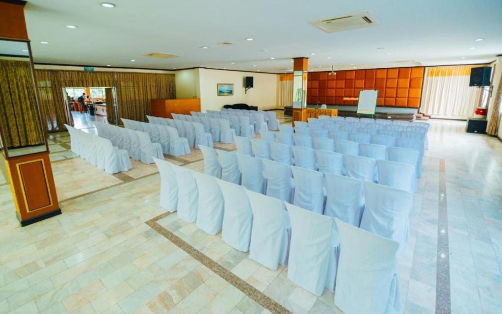 The Pine Resort Pathumthani Kültér fotó
