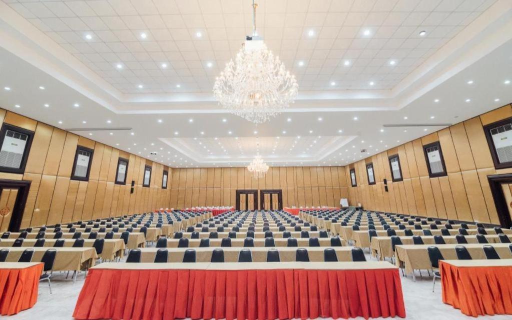 The Pine Resort Pathumthani Kültér fotó