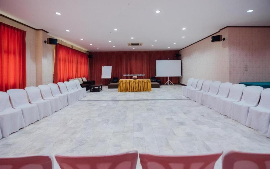 The Pine Resort Pathumthani Kültér fotó