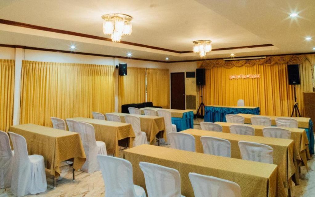 The Pine Resort Pathumthani Kültér fotó