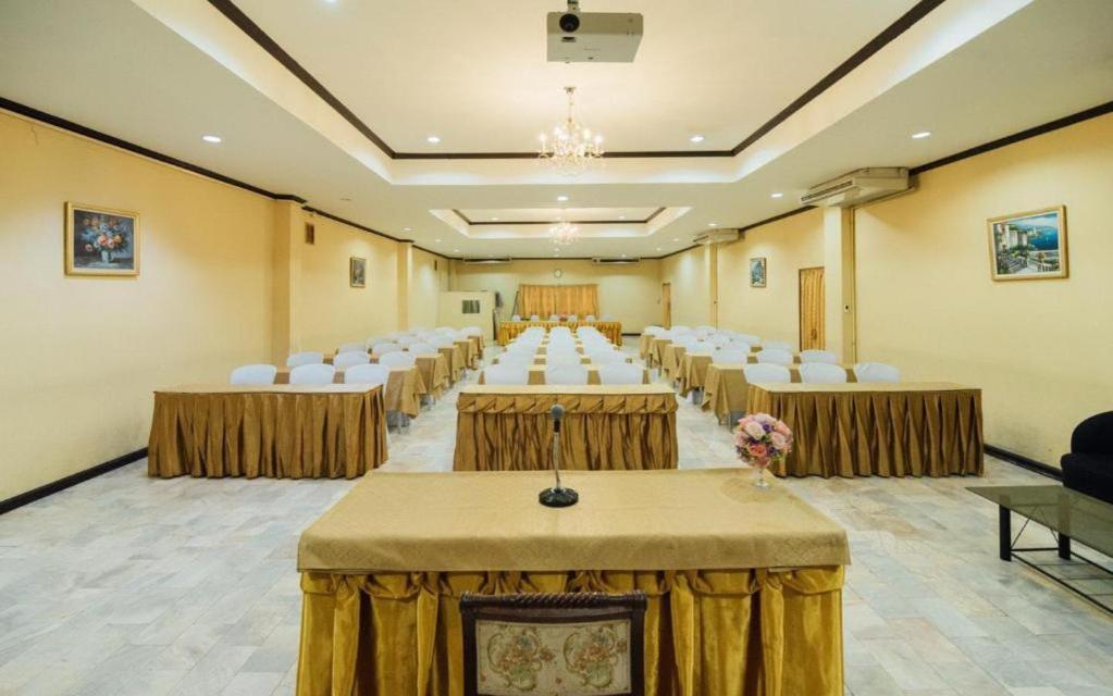 The Pine Resort Pathumthani Kültér fotó