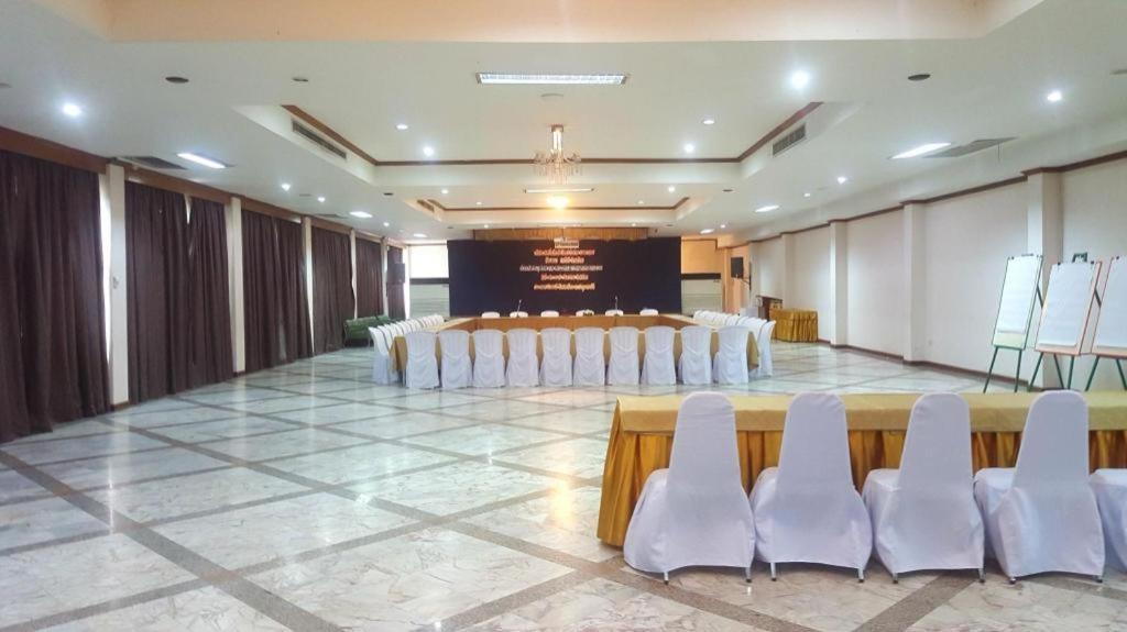 The Pine Resort Pathumthani Kültér fotó