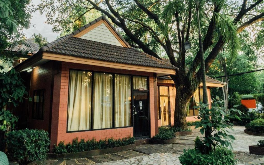 The Pine Resort Pathumthani Kültér fotó