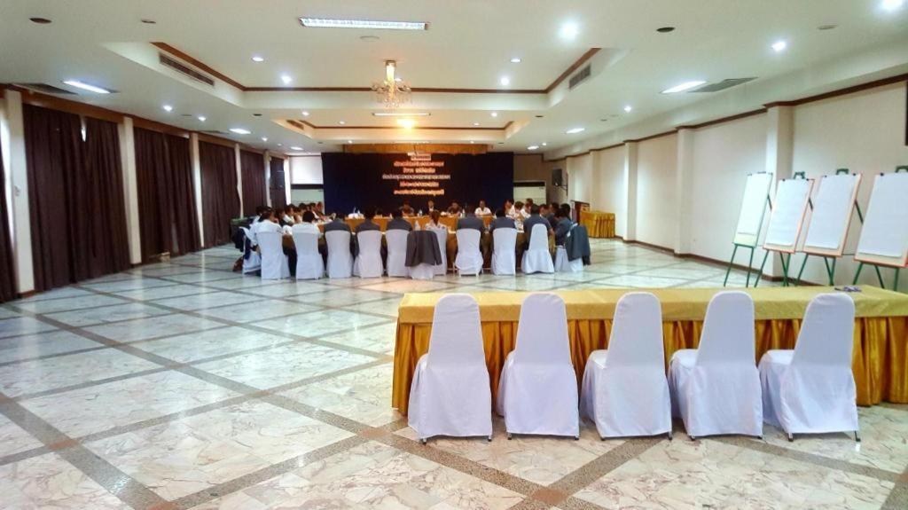 The Pine Resort Pathumthani Kültér fotó