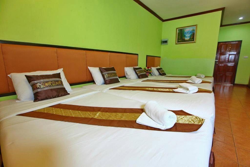 The Pine Resort Pathumthani Kültér fotó