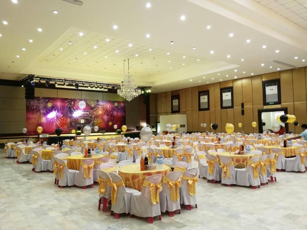 The Pine Resort Pathumthani Kültér fotó