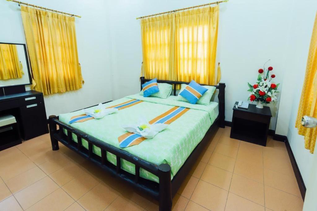 The Pine Resort Pathumthani Kültér fotó