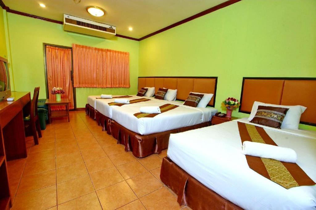 The Pine Resort Pathumthani Kültér fotó