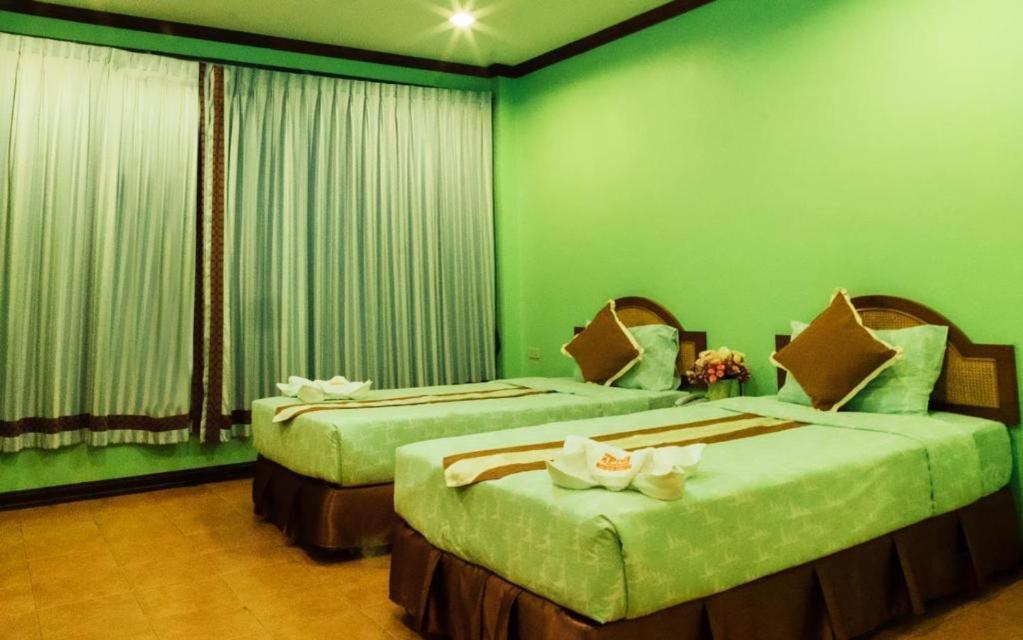 The Pine Resort Pathumthani Kültér fotó