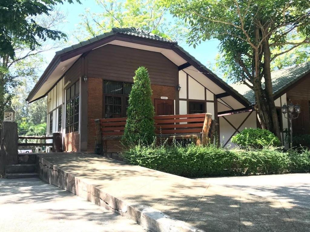 The Pine Resort Pathumthani Kültér fotó