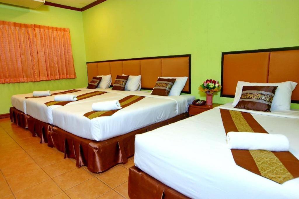 The Pine Resort Pathumthani Kültér fotó