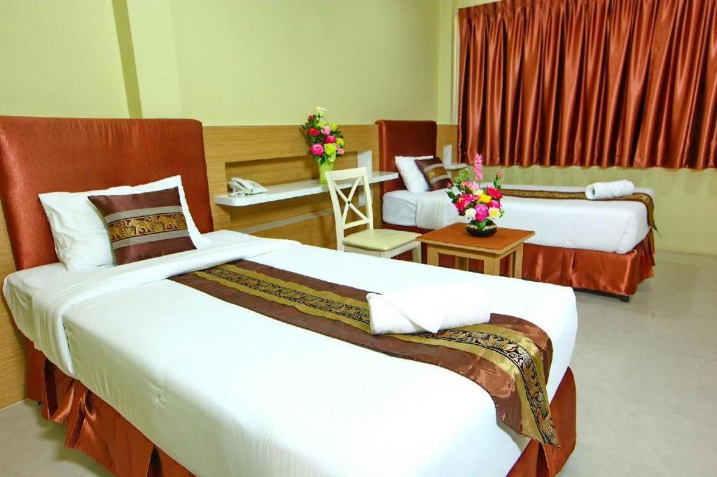 The Pine Resort Pathumthani Kültér fotó