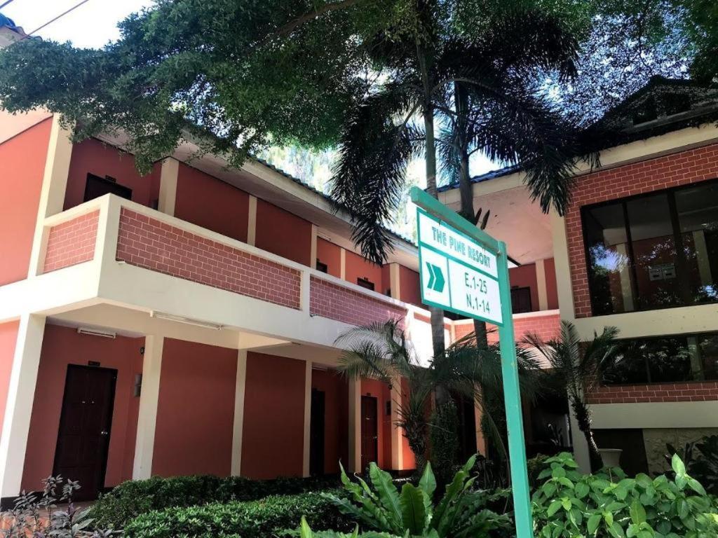 The Pine Resort Pathumthani Kültér fotó