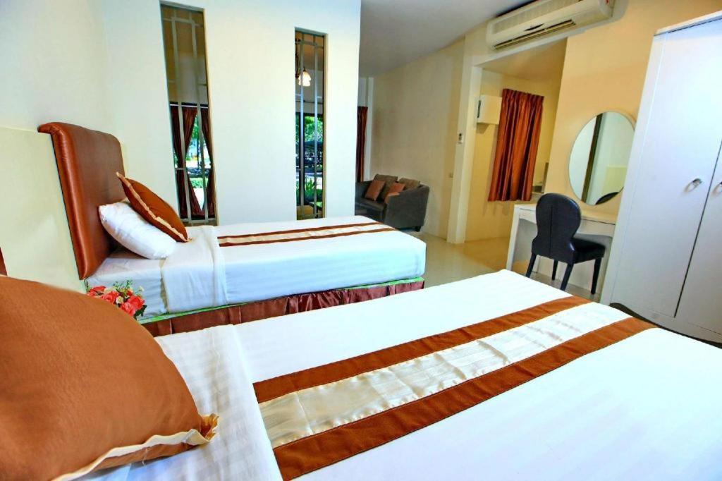 The Pine Resort Pathumthani Kültér fotó
