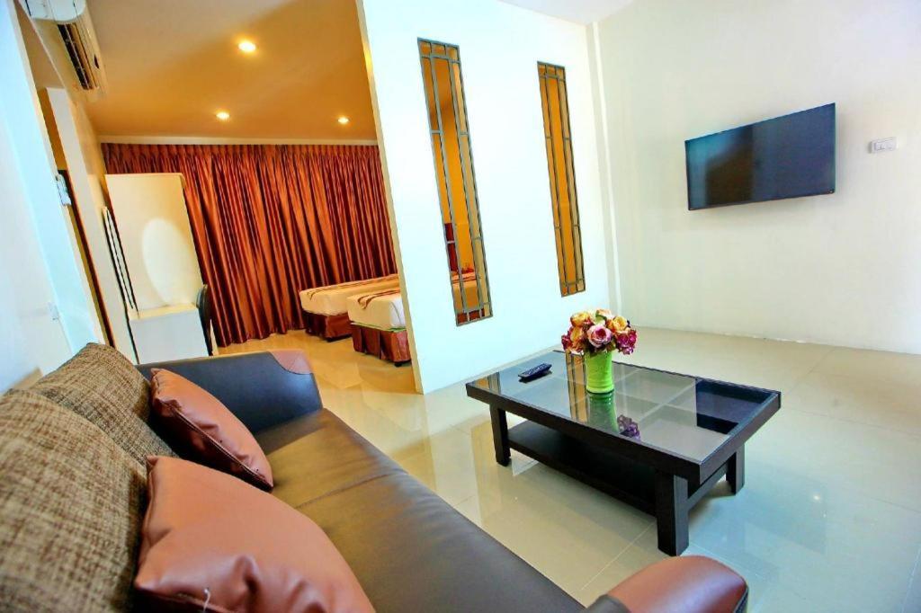 The Pine Resort Pathumthani Kültér fotó