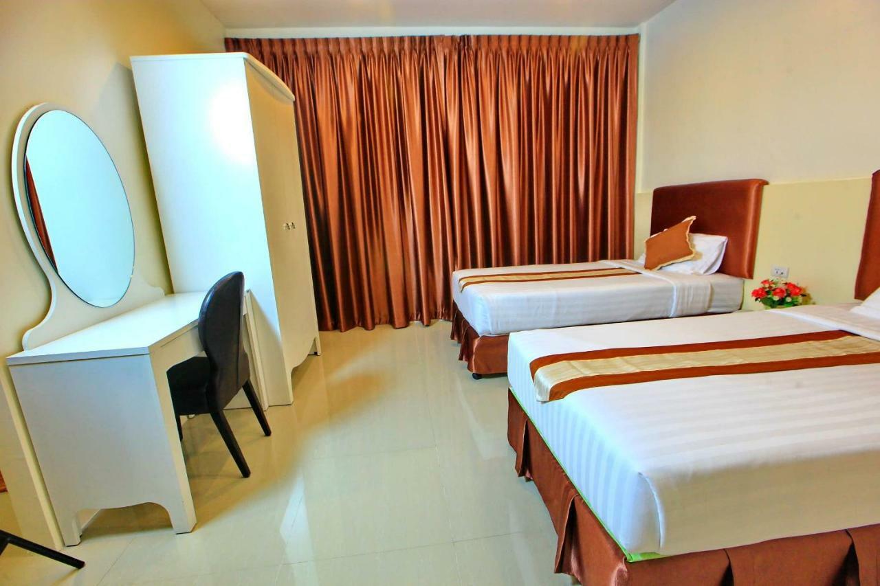 The Pine Resort Pathumthani Kültér fotó